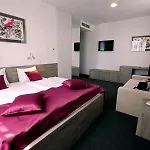 梅客斯可酒店 3*